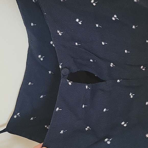 CLOSET CLEAROUT $10 | Brandy Melville | Dena palm tree tie tank top | One size - Picture 7 of 9